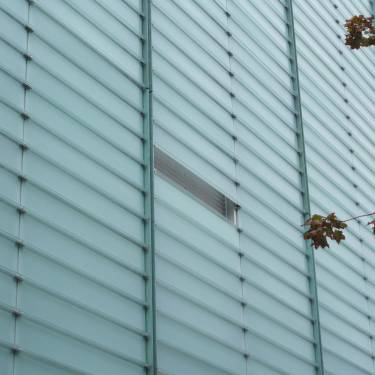 Fehlendes Glaselement in der Fassade. Foto: Paul Morf Gronert