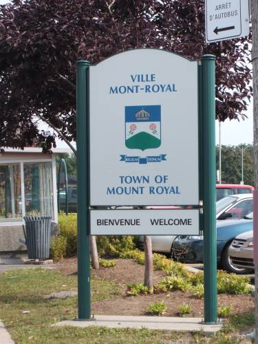 Ortsschild der ehemals und bald wieder unabhängigen Town of Mount Royal mitten auf der Insel von Montreal. Foto: Paul Morf Gronert