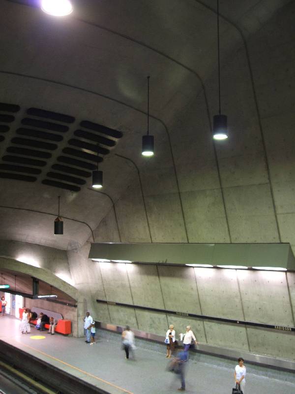 Bahnhof als unterirdische Halle. Foto: Paul Morf Gronert